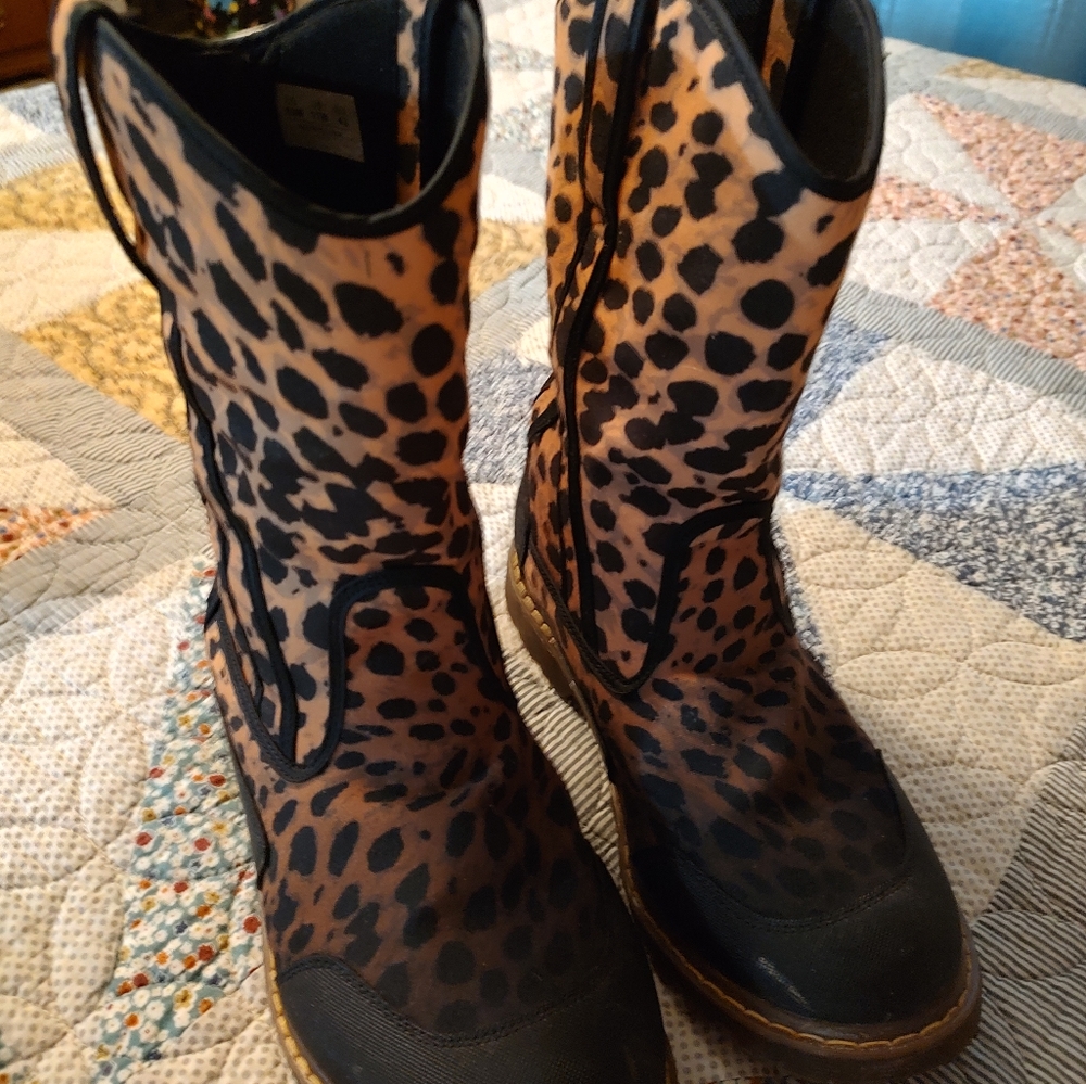Leopard boots
